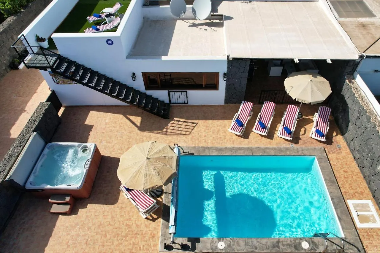 Villa Aurelia-Pool, Jacuzzi And Solarium Playa Blanca  Spain