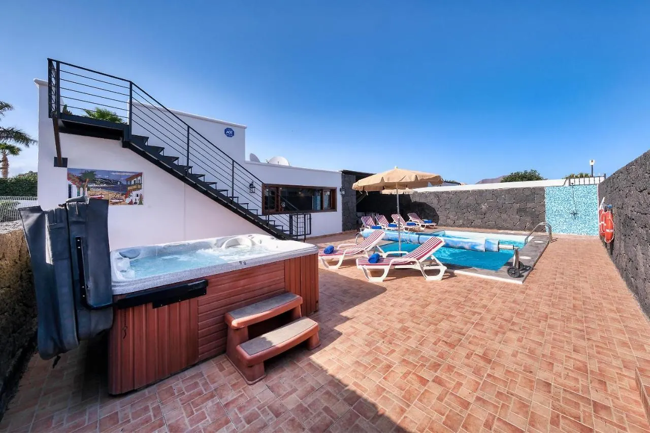 Villa Aurelia-Pool, Jacuzzi And Solarium Playa Blanca  Spain