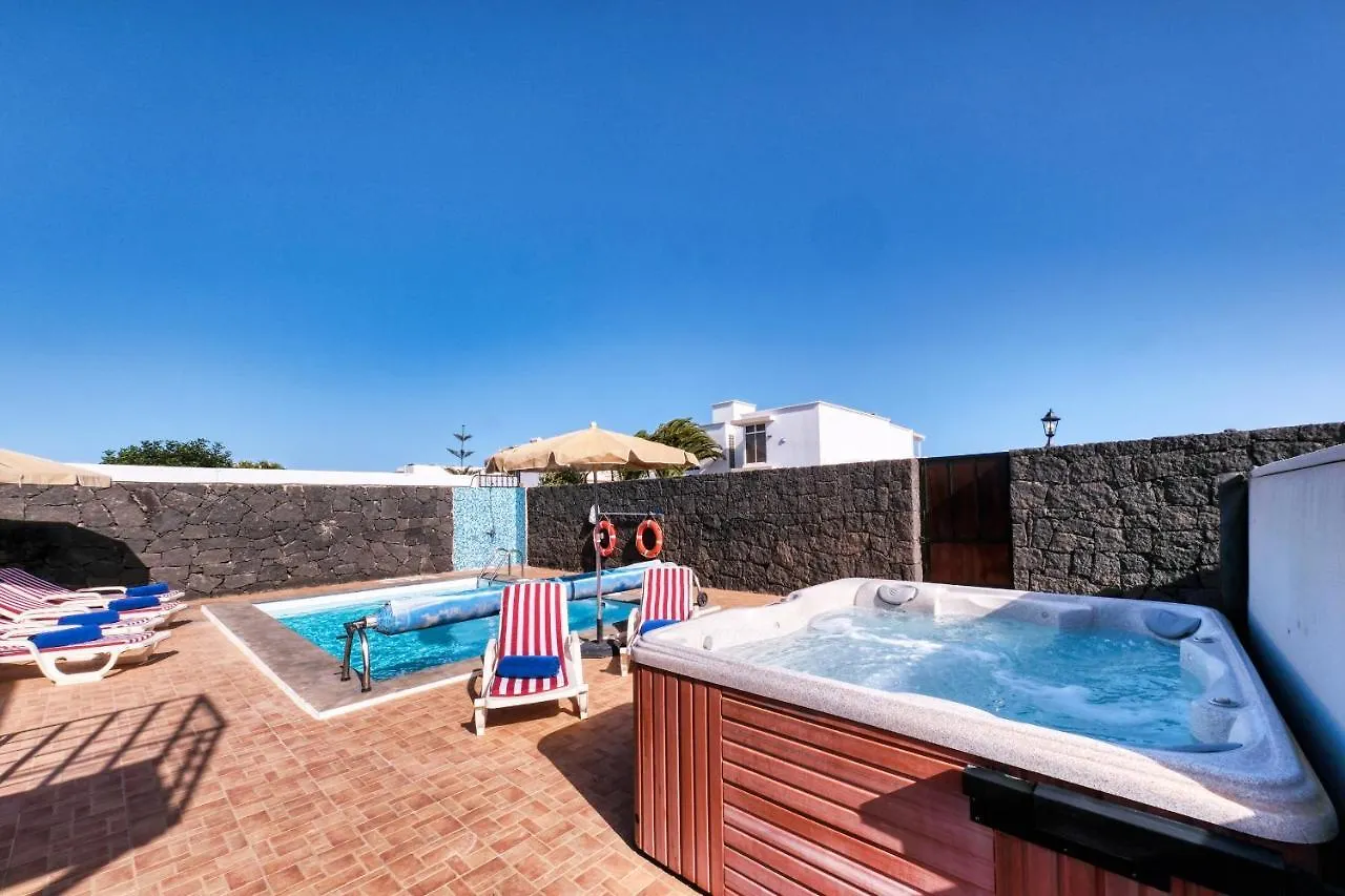 Villa Aurelia-Pool, Jacuzzi And Solarium Playa Blanca  Spain